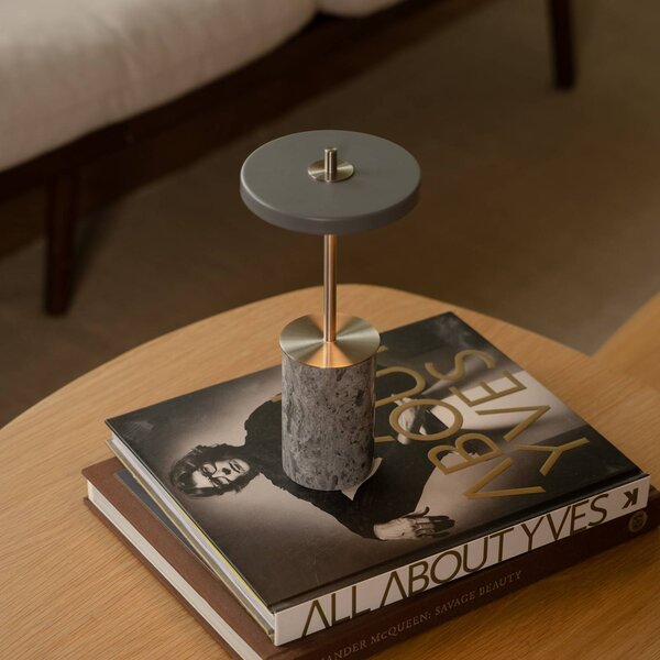 UMAGE Lampada da tavolo di design Asteria MOVE MINI, dimmerabile, Alluminio / Grigio / Zincato, Soggiorno / Sala da pranzo, Pietra, Design, Lampada da tavolo