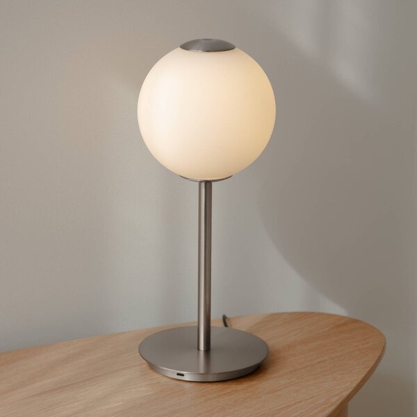 UMAGE Lampada da tavolo di design Audrey, dimmerabile, Alluminio / Grigio / Zincato, Soggiorno / Sala da pranzo, Metallo, Design, Lampada da tavolo