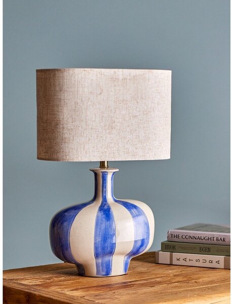 Lampada da tavolo in ceramica con paralume in tessuto (altezza totale 46 cm) Alida – Bloomingville