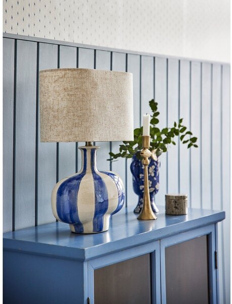 Lampada da tavolo in ceramica con paralume in tessuto (altezza totale 46 cm) Alida – Bloomingville