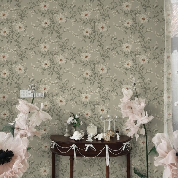 Carta da parati Fiori bianchi con foglie mosse su sfondo chiaro, Parati classici in stile inglese, a00001v1 : Uwalls.it