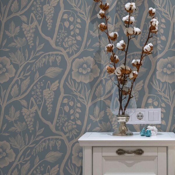 Carta da parati Fiori bianchi, steli e uva su sfondo blu, Parati classici Rustica, a00044 : Uwalls.it