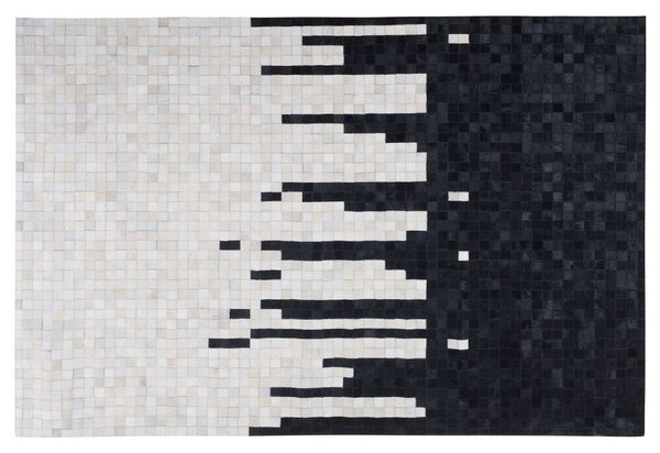 Tappeto tappetino Pelle Bovina Nera e Bianca 160 x 230 cm Rettangolare Motivo Geometrico Astratto Fatto a mano Beliani