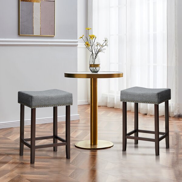 Costway Set di 2 sgabelli saddle da bar con cuscino in spugna borchie in ottone, Sgabelli in legno gomma 43x33x61cm Grigio