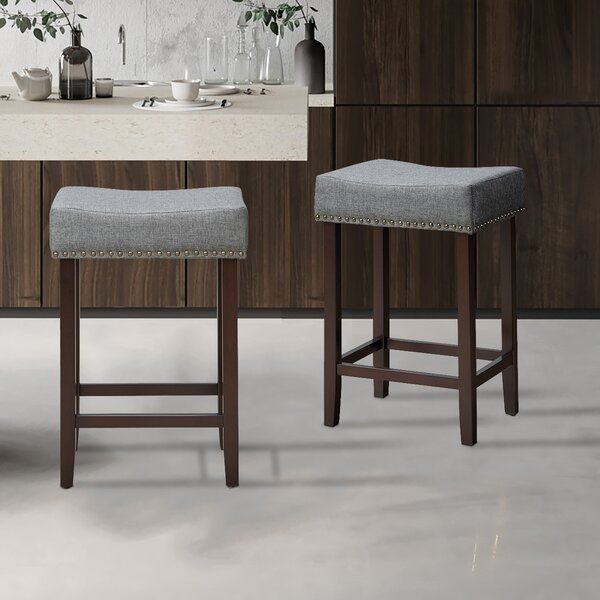 Costway Set di 2 sgabelli saddle da bar con cuscino in spugna borchie in ottone, Sgabelli in legno gomma 43x33x61cm Grigio