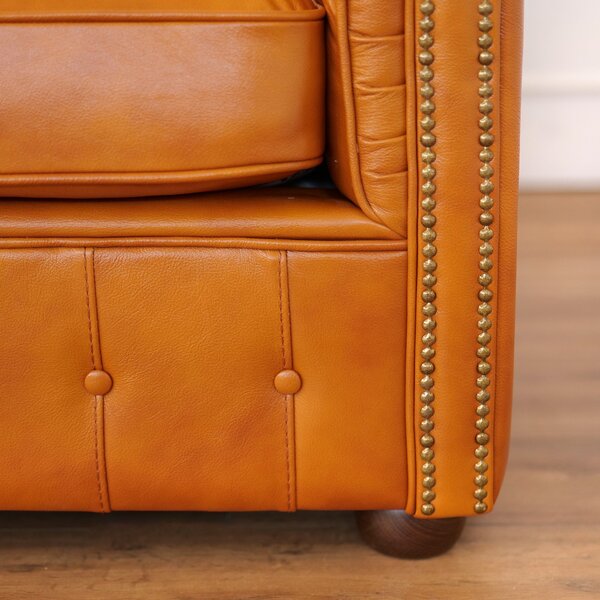 Divano 2 Posti Chesterfield Medium Pelle Primo Fiore Whisky Buckingham - Design Iconico