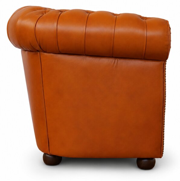 Divano 2 Posti Chesterfield Medium Pelle Primo Fiore Whisky Buckingham - Design Iconico