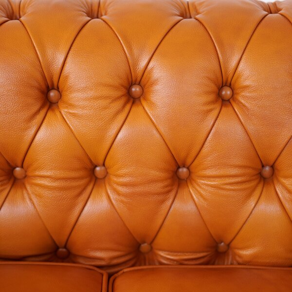 Divano 2 Posti Chesterfield Medium Pelle Primo Fiore Whisky Buckingham - Design Iconico