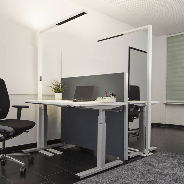 Arcchio Lampada da terra per ufficio Jolinda, bianco, metallo, sensore Jolinda Arcchio, dimmerabile, Bianco / Opale, Studio / Ufficio, Alluminio, Moderno