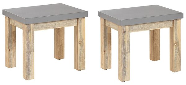 Set di 2 sgabelli da giardino per esterni sedile in fibra di cemento grigio base in legno acacia chiaro moderno sgabello industriale Beliani