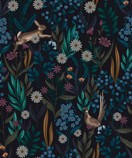Carta da parati Foresta scura con fiori, lepre e uccello, Parati fiori e piante classici, a00310 : Uwalls.it