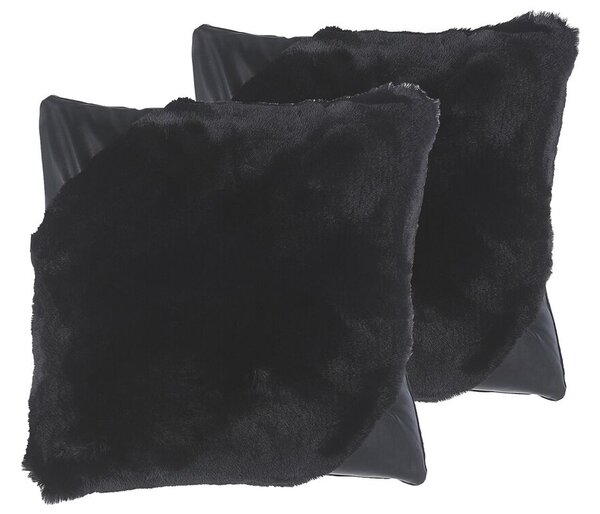 Set di 2 cuscini decorativi Shaggy in pelliccia sintetica nera 42 x 42 cm Accessori decorativi su entrambi i lati Beliani