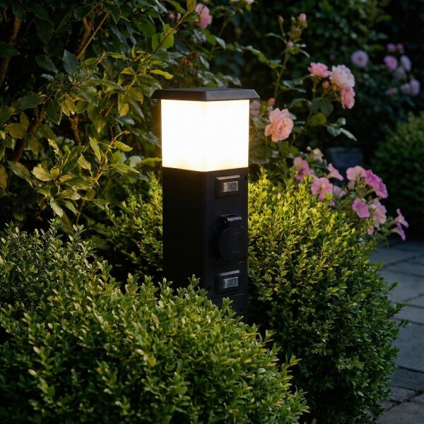 Brilagi - Lampada da esterno con 2 prese SCHUKO, 1x attacco E14 (max 15W), 230V, IP44, nera