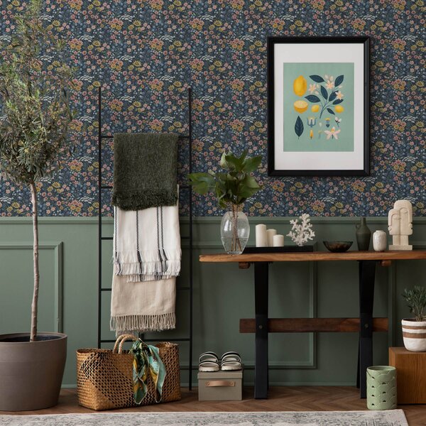 Carta da parati Fiori di prato colorati ad acquerello su blu navy, Parati fiori e piante classici, a00381 : Uwalls.it