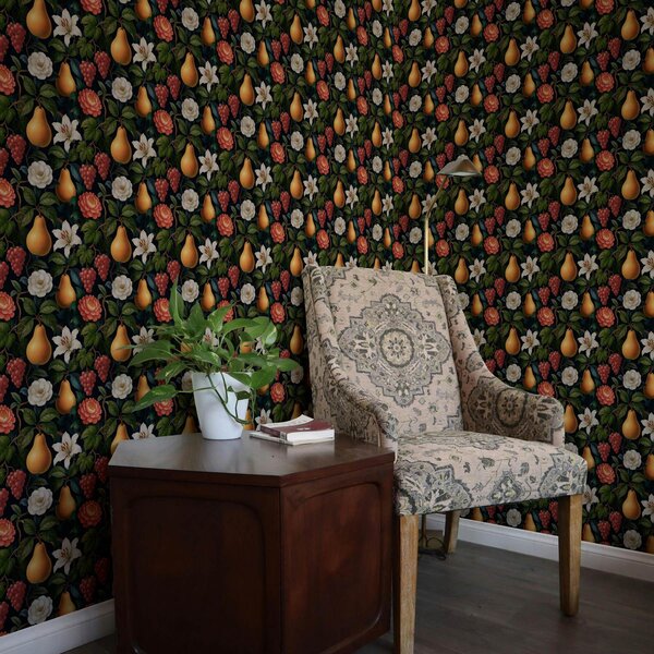 Carta da parati Frutti e fiori barocchi su uno sfondo scuro e drammatico, Parati fiori e piante classici, a00387 : Uwalls.it