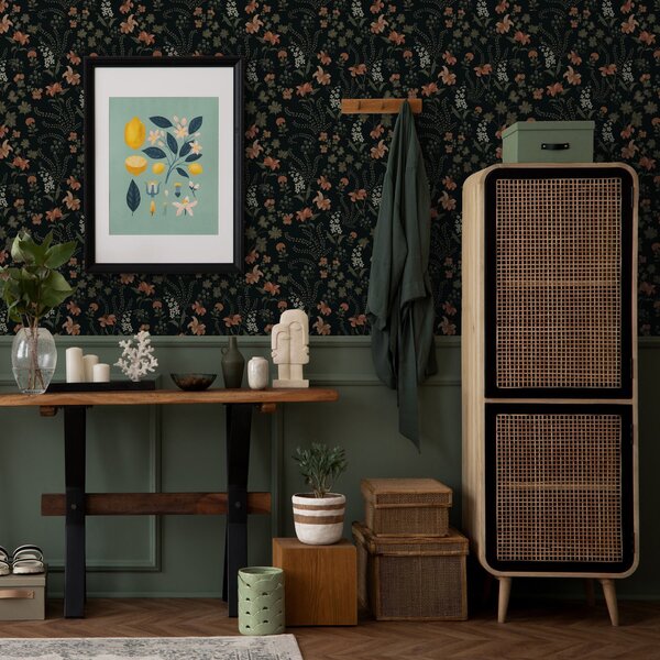 Carta da parati Gigli e piccoli fiori arancioni su sfondo nero, Parati fiori e piante classici, a00463 : Uwalls.it
