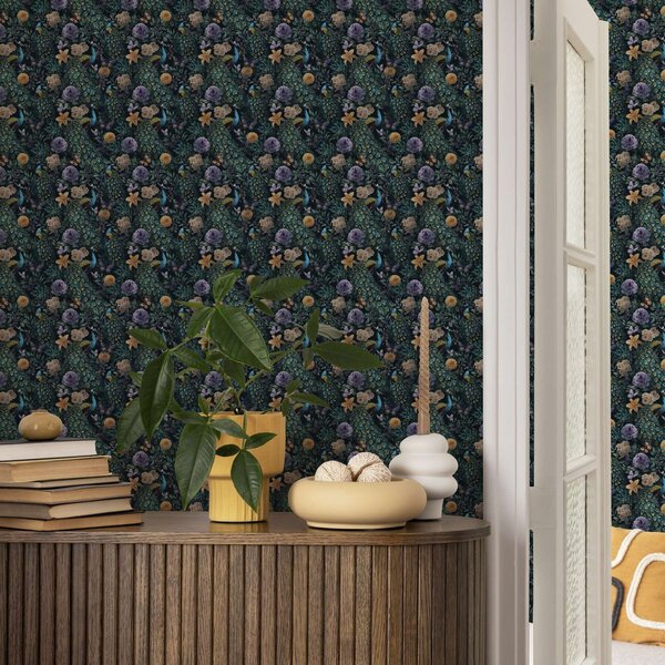 Carta da parati Pavoni tra fiori scuri e farfalle, Parati animali classici, a00348 : Uwalls.it