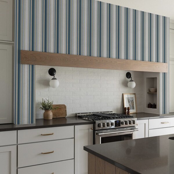 Carta da parati Strisce blu e gialle a contrasto su sfondo bianco, Parati geometrica classici, Parati geometrica a righe classici, a00566 : Uwalls.it