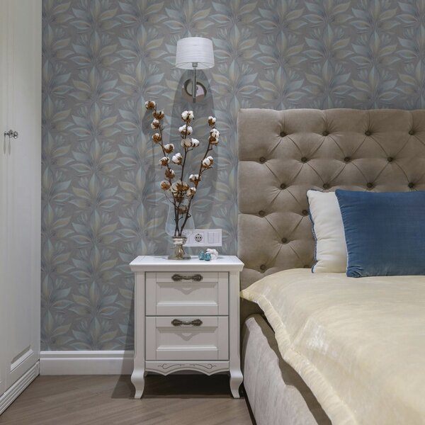 Carta da parati Grandi foglie stilizzate in una palette blu-sabbia su sfondo grigio, Parati fiori e piante classici, a00601 : Uwalls.it