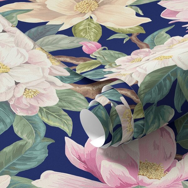 Carta da parati Magnolie e boccioli su uno sfondo blu navy intenso, Parati fiori e piante classici, a00644v1 : Uwalls.it