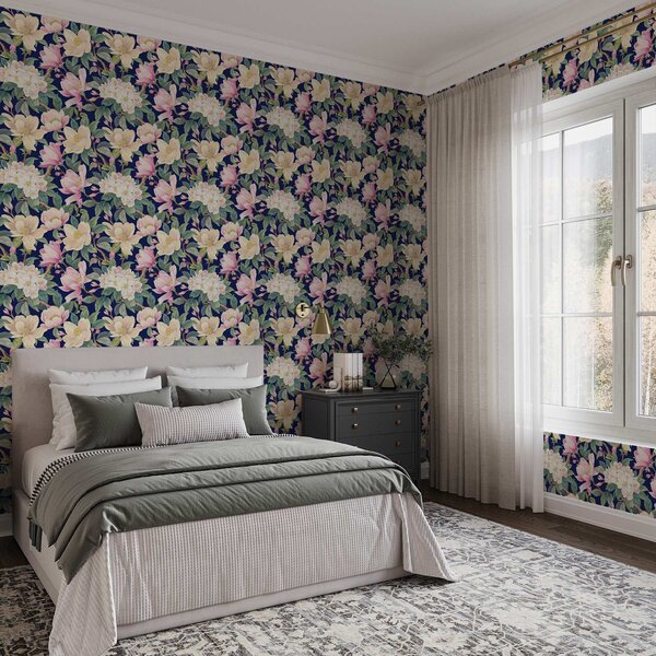 Carta da parati Magnolie e boccioli su uno sfondo blu navy intenso, Parati fiori e piante classici, a00644v1 : Uwalls.it