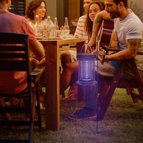 Outsunny Lanterna da giardino appesa con distruzione degli insetti e illuminazione, solare e USB-C - efficace su superfici di 50m², nero | Aosom Italy