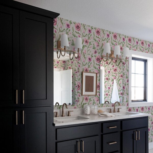 Carta da parati Delicati papaveri rosa con foglie realizzati con la tecnica dell'acquerello, Parati fiori e piante classici, a00830 : Uwalls.it