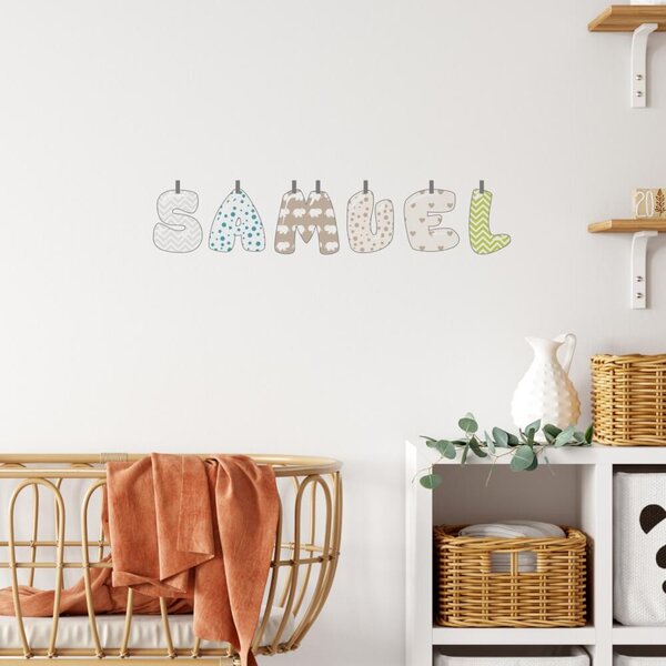 Adesivo da parete per un bambino con un nome colorato