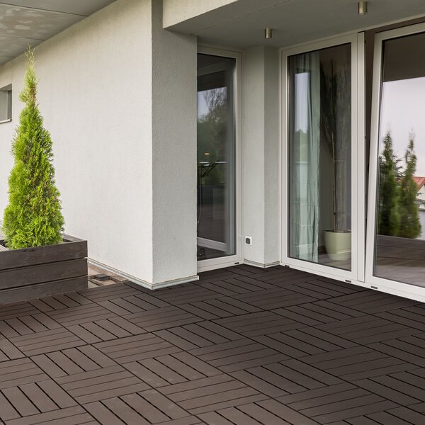 Outsunny Set 9 Mattonelle a Incastro per Terrazzo, Piastrelle (30x30x2cm) in PP Antiscivolo, Area: 0.81 mq, Marrone|Aosom