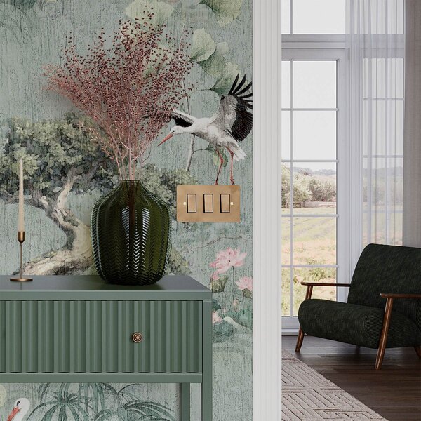 Carta da parati Gru tra pini e fiori di loto su uno sfondo verde tranquillo, Parati stile orientale classici, a00962 : Uwalls.it