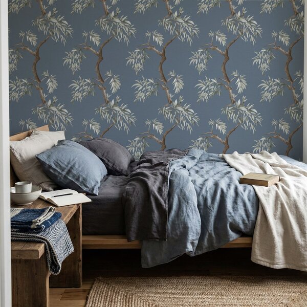 Carta da parati Ramo di albero con foglie su sfondo blu, Parati fiori e piante classici, a01117 : Uwalls.it