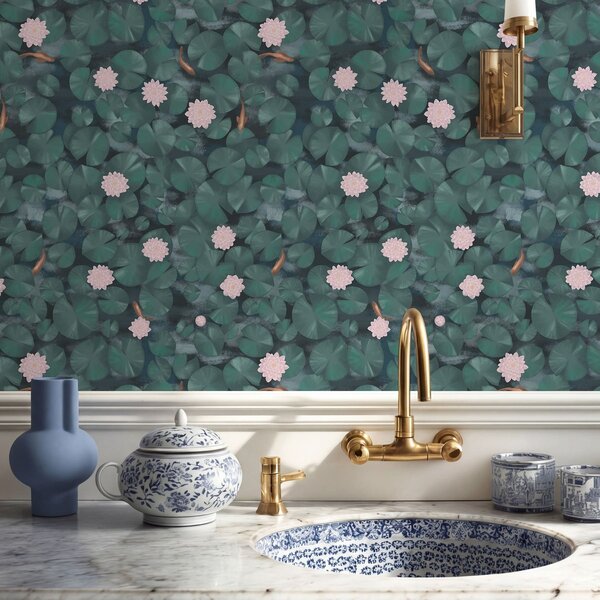 Carta da parati Ninfee con fiori e pesci su sfondo scuro, Parati fiori e piante classici, a01177 : Uwalls.it