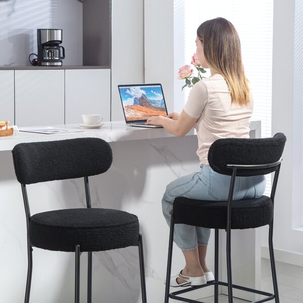 HOMCOM Set di 2 sgabelli da bar in tessuto bouclé, con schienale curvo, poggiapiedi, 49x52x95cm, Nero | Aosom Italy