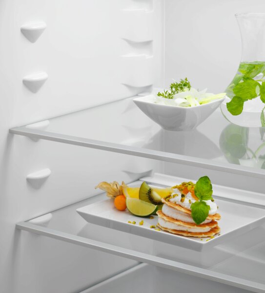 Electrolux Frigorifero da Incasso Combinato Capacit 375 Litri Classe energetica E Raffreddamento No Frost colore Bianco - ENA7TE75S