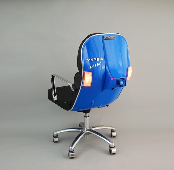 Poltrona vespa con o senza braccioli disponibile in più finiture, colore blu, struttura con braccioli