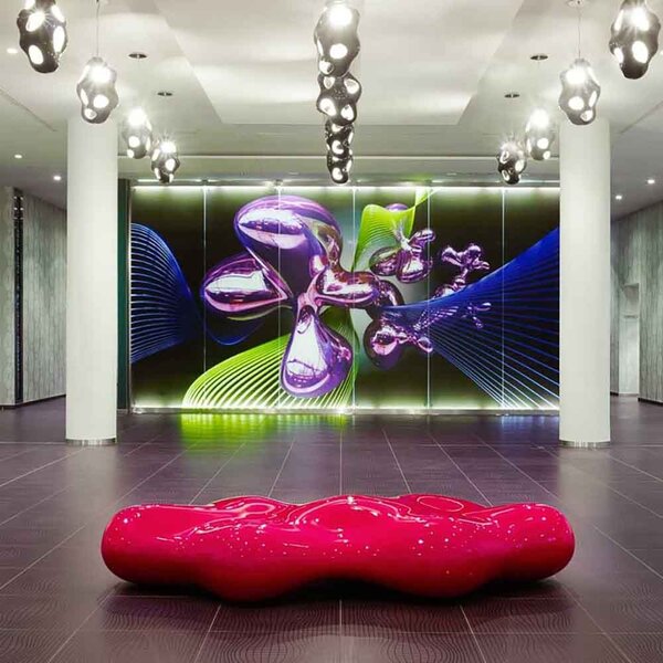 Vondom lava bench panca per esterni ed interni disegnata da karim rashid, colore laccato rosso