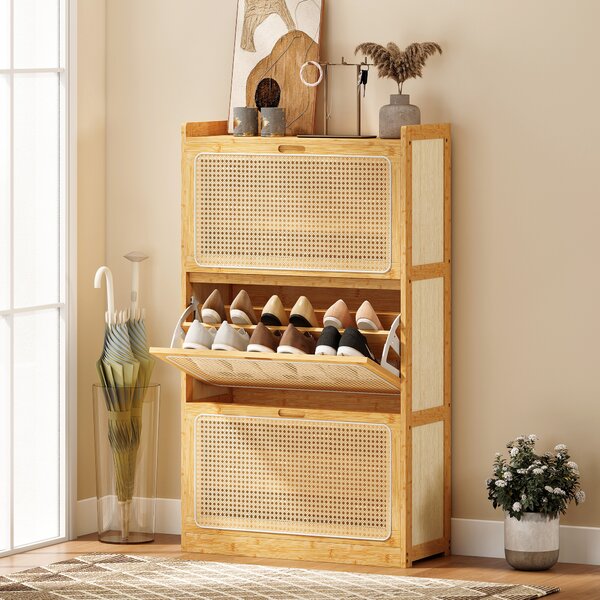 HOMCOM Scarpiera Stretta in Bambù per 18-21 Paia di Scarpe, 3 Cassetti a Ribalta in Rattan, 69x29x119,8 cm, Naturale | Aosom Italy