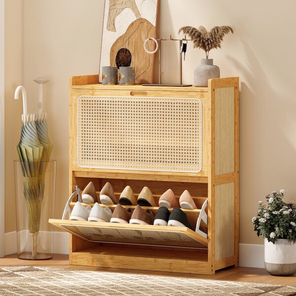 HOMCOM Scarpiera Stretta in Bambù per 12-14 Paia di Scarpe con 2 Ante a Ribalta in Rattan, 69x29x83 cm, Finitura Legno Naturale | Aosom Italy