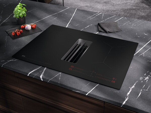 Aeg Piano Cottura a Induzione con Cappa Integrata Aspirante/Filtrante 4 Fuochi Larghezza 70 cm in Vetro colore Nero - NCH74B01CB