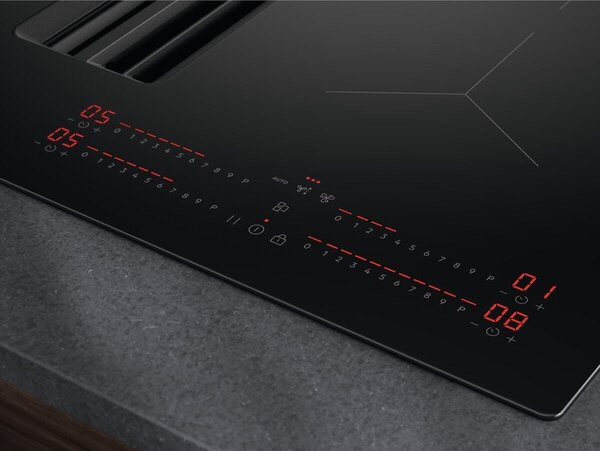 Aeg Piano Cottura a Induzione con Cappa Integrata Aspirante/Filtrante 4 Fuochi Larghezza 70 cm in Vetro colore Nero - NCH74B01CB
