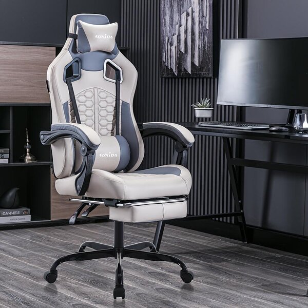Sedia da gaming ergonomica beige, con poggiapiedi, supporto lombare e poggiatesta regolabili
