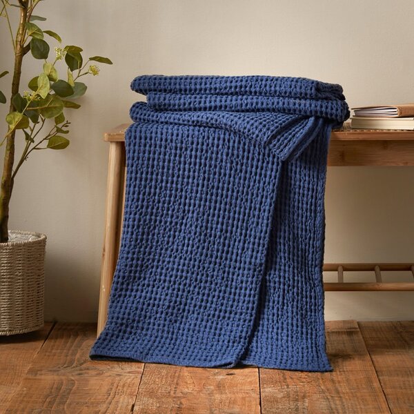 Coperta blu scuro in cotone 150x200 cm Jaipur Chunky Waffle – Pineapple Elephant