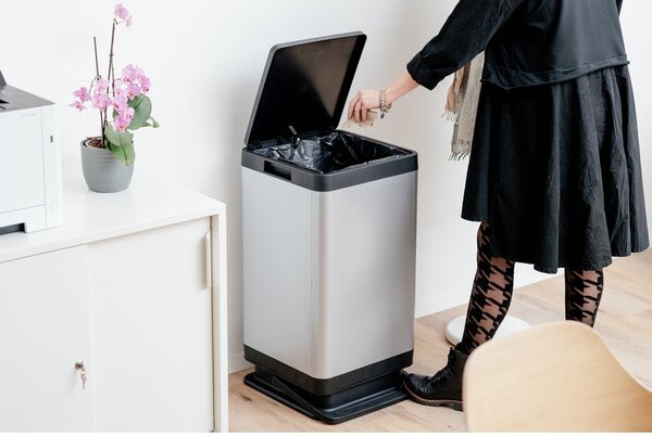Cestino per la spazzatura in plastica argentato con pedale 80 l Tokyo – DEA HOME