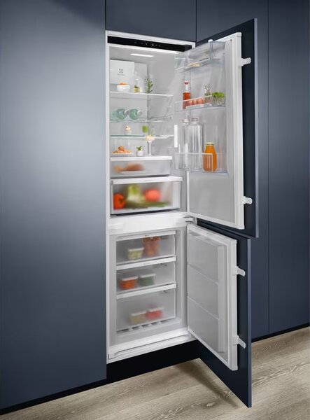 Electrolux Frigorifero da Incasso Combinato Capacit 249 Litri Classe energetica D Raffreddamento No Frost - ENP7MD18S