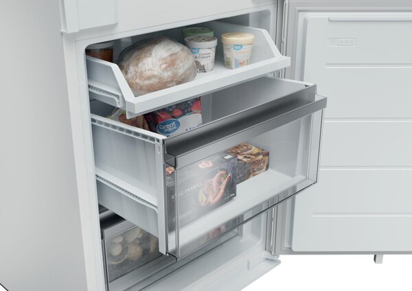 Haier Frigorifero da Incasso Combinato Capacit 251 Litri Classe energetica E Raffreddamento No Frost - HQE1855BCMW Series 6