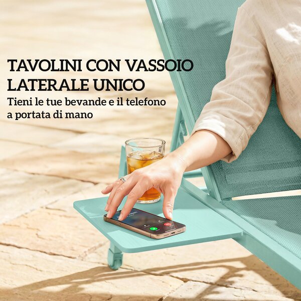 Outsunny Set 2 Lettini Prendisole Regolabili in 5 Posizioni con Tavolino Laterale e 2 Ruote, in Metallo e Poliestere, Verde | Aosom Italy