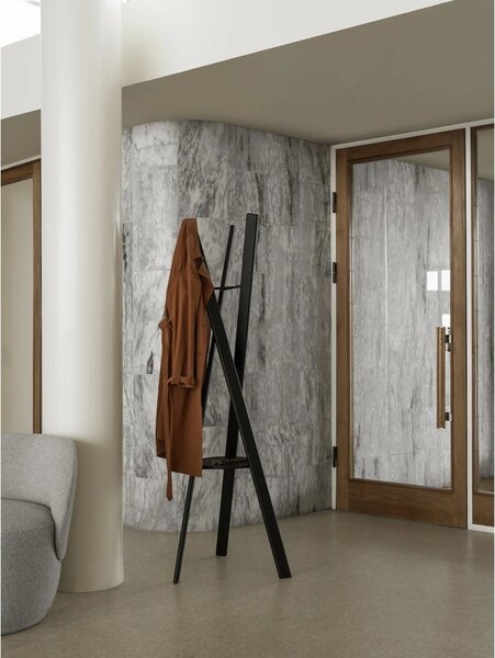 Appendiabiti nero in rovere massiccio 62x176 cm Rakku – Blomus