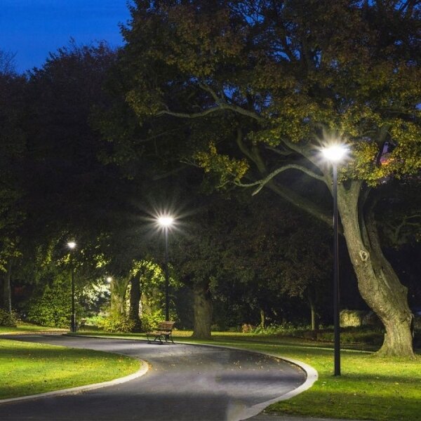 Lampada solare LED da esterno 10W 3,2V IP65 4000K con sensore e telecomando