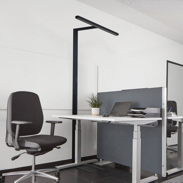 Arcchio Lampada da terra per ufficio Jolinda, forma a T, nero, 4.000 K Jolinda Arcchio, dimmerabile, Nero, Studio / Ufficio, Alluminio, Moderno