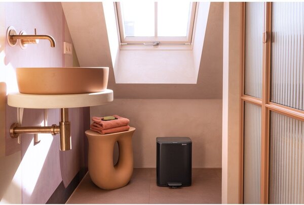 Cestino per la spazzatura nero opaco in acciaio con pedale 12 l Bo – Brabantia